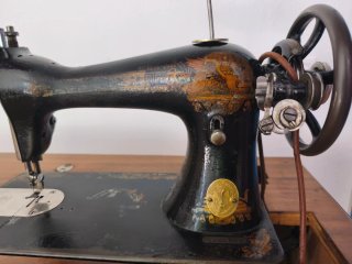 Máquina de coser Singer antigua