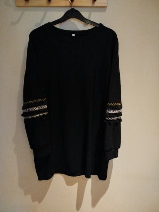 Vestido negro talla M con detalles