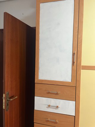 Dormitorio completo con cama y armario