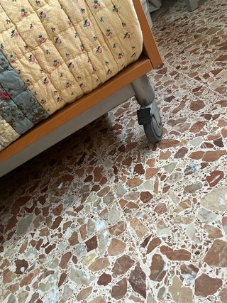 Dormitorio completo con cama y armario
