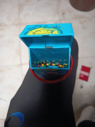Pitillera y pulseras rasta