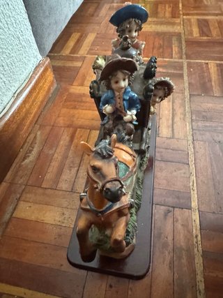 Centro de mesa decorativo con figuras