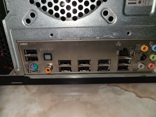 PC  Gigabyte, procesador CORE i5, 8 GB RAM.
