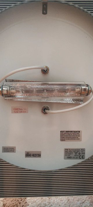 Lámpara de techo moderna cristal y metal.