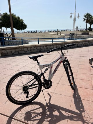 Bicicleta de Montaña Blanca y Roja