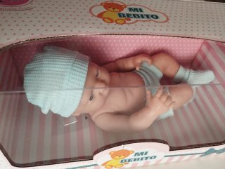 Muñeco Mi Bebito con gorrito y pañal