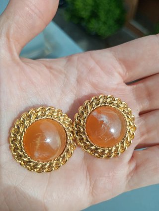 Pendientes antiguos dorados.