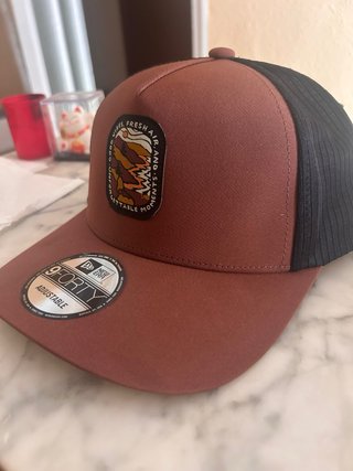 Gorra New Era 9FORTY Ajustable Marrón Negra