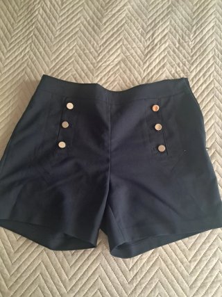 Bermudas cortas con botones