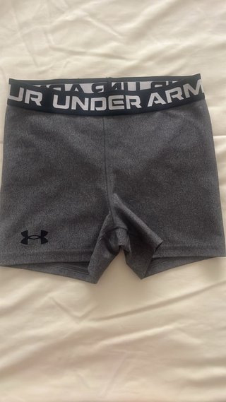 Mallas cortas Under Armour grises