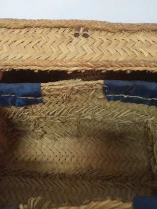 Lote Antigüedades: Cesta, morral y Herramientas