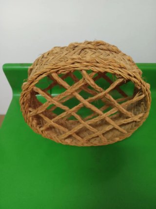 Lote Antigüedades: Cesta, morral y Herramientas