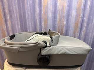 Passeggino con seggiolino per neonati