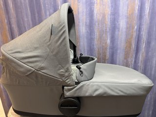Passeggino con seggiolino per neonati