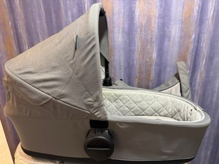 Passeggino con seggiolino per neonati
