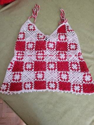 Top Crochet Cuadros Rojo y Blanco