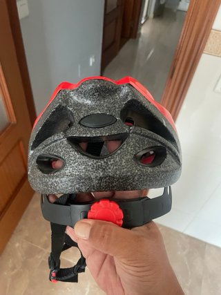 Casco de bicicleta rojo