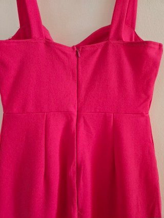 Vestido rosa fucsia con tirantes