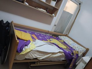 Cama con barandilla para mayores/enfermos