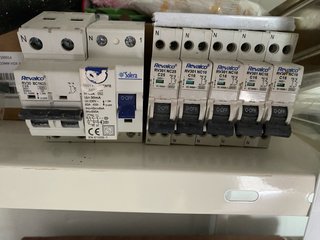 Lote de 7 Interruptores Automáticos Revalco