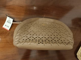 Bolso Misako beige con detalles dorados