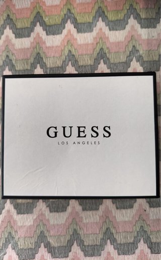 Cartera Guess Monogram Gris y Negra