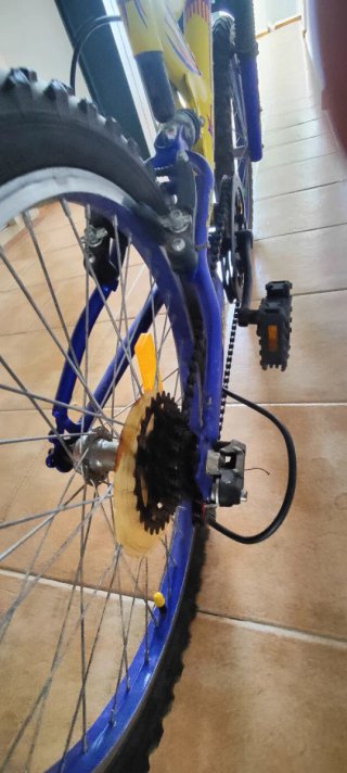 Bicicleta infantil TH-SPORT en muy buen estado.