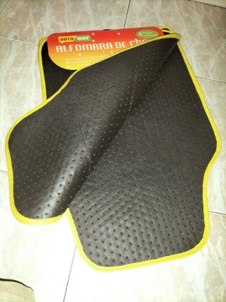 Juego de 4 alfombrillas universales para coche