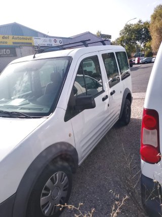 Ford E-Tourneo Courier 2011