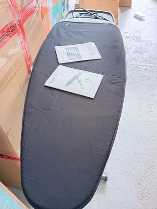 Tabla de planchar con soporte para plancha