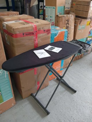 Tabla de planchar con soporte para plancha