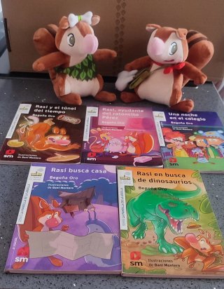 5 libros de lectura de RASI y dos peluches de RASI