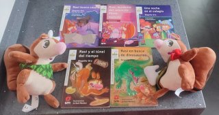 5 libros de lectura de RASI y dos peluches de RASI