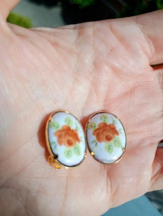 Pendientes antiguos flor rosa esmaltados.