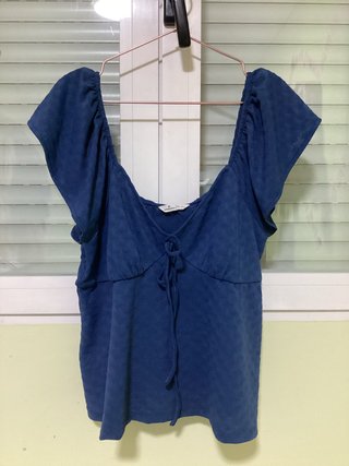 Blusa azul marino con lazada