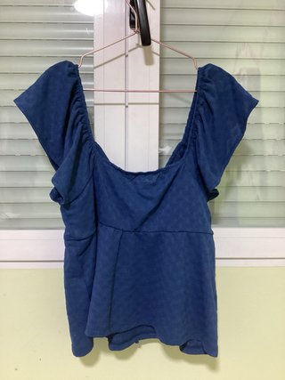 Blusa azul marino con lazada