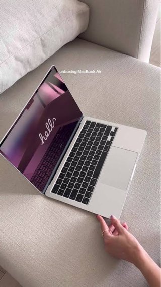 MacBook Air 13” M3 8GB RAM 256gb