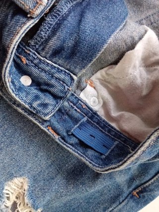 Pantalón vaquero niña desgastado