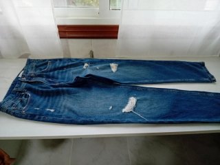 Pantalón vaquero niña desgastado