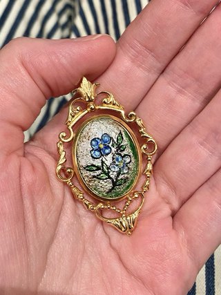 Broche esmaltado flores