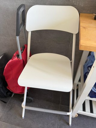 Silla alta blanca cocina