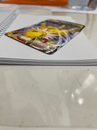 Carta Pokémon Jolteon VMAX 051/203