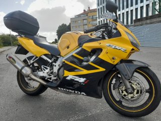 Honda CBR600F4i Amarilla y Negra