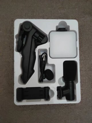 Trípode con luz LED y micrófono