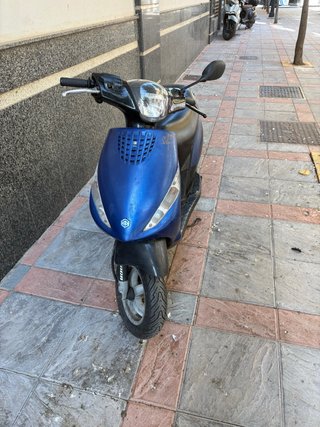 Piaggio Zip 2T Scooter