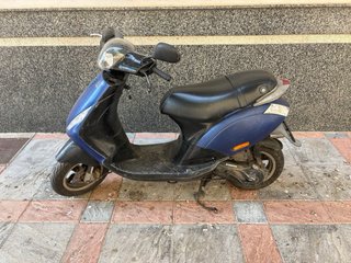 Piaggio Zip 2T Scooter