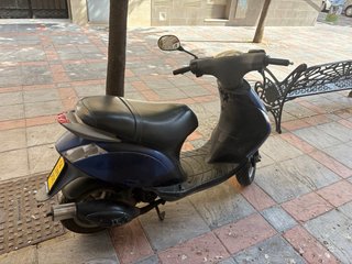 Piaggio Zip 2T Scooter
