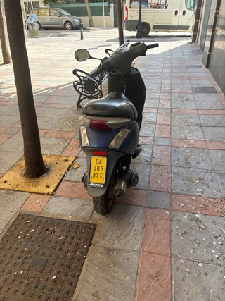 Piaggio Zip 2T Scooter