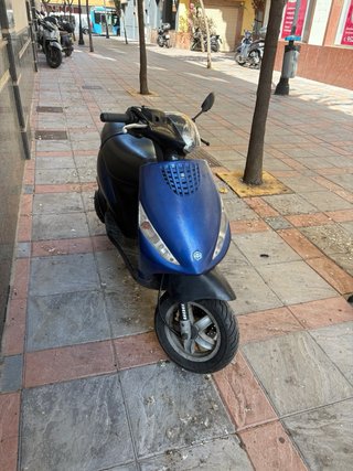 Piaggio Zip 2T Scooter