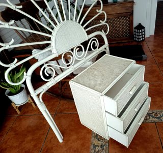 Muebles de mimbre mesita de 3 cajones y cabecero